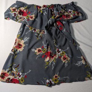 Size Small Entro off the shoulder top